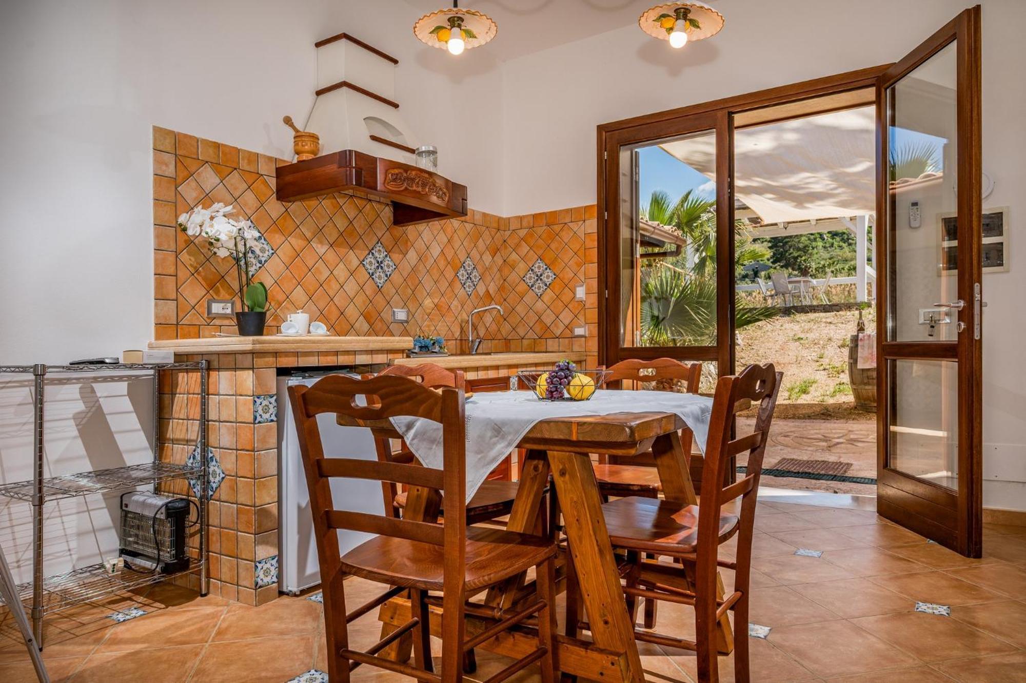 Apt Villa Anna E Apt Cantina Vito Vicinissimi Alla Riserva Dello Zingaro Scopello  Exterior foto